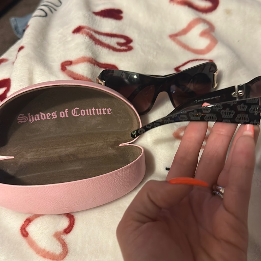 2 pairs of Sunglasses with juicy couture case